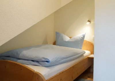 Kinderzimmer der Ferienwohnung Alpenblick mit zwei Einzelbetten
