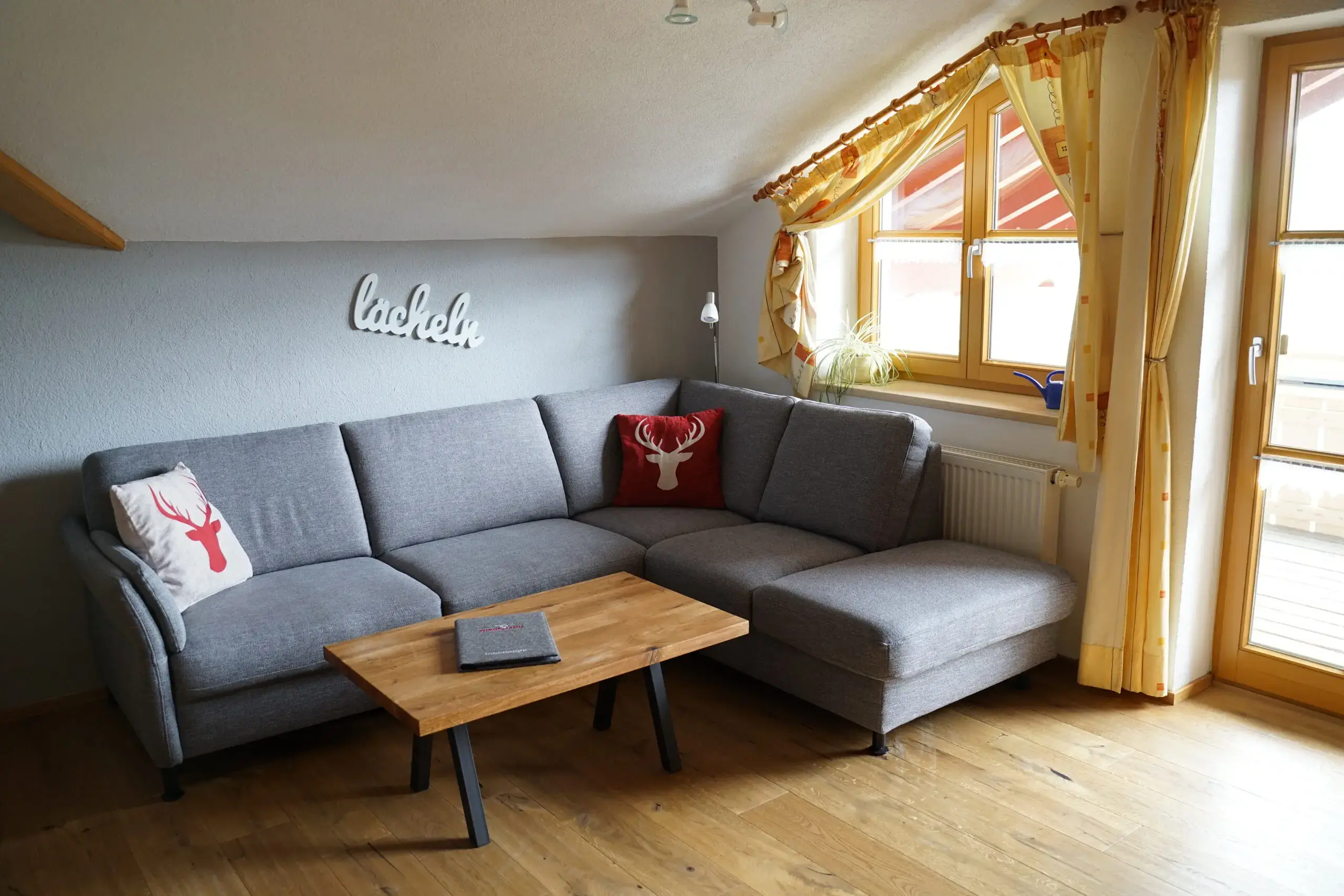 Ferienwohnung Alpenblick – gemütlicher Wohnbereich mit Bergblick Ferienwohnung Alpenblick – gemütlicher Wohnbereich mit Bergblick